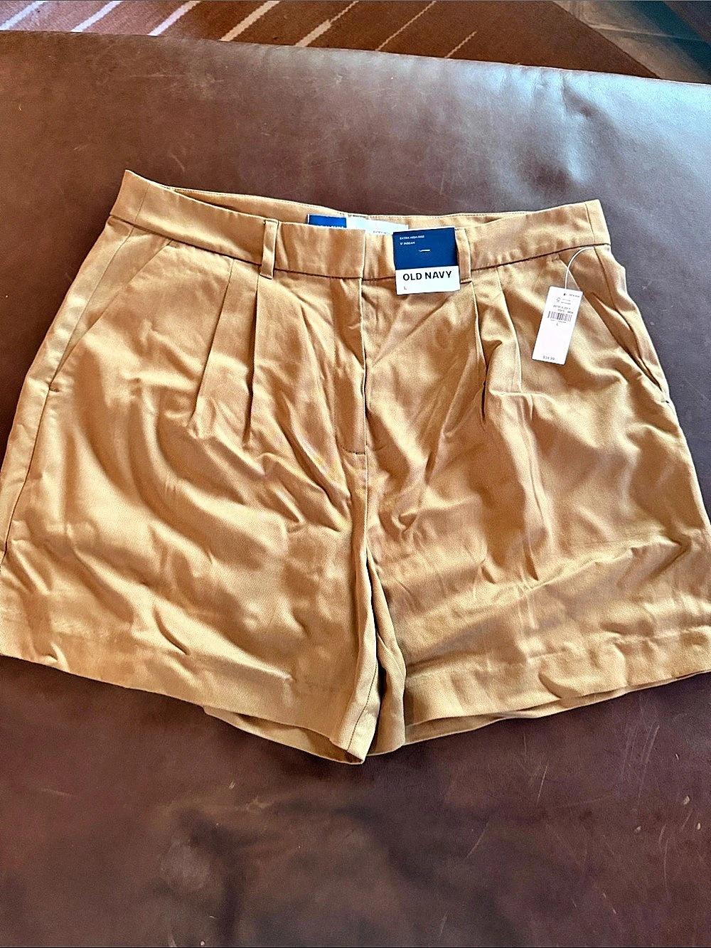 Old Navy Extra High-Waisted Taylor Trouser Shorts -- 5-Inch Inseam Brown Large